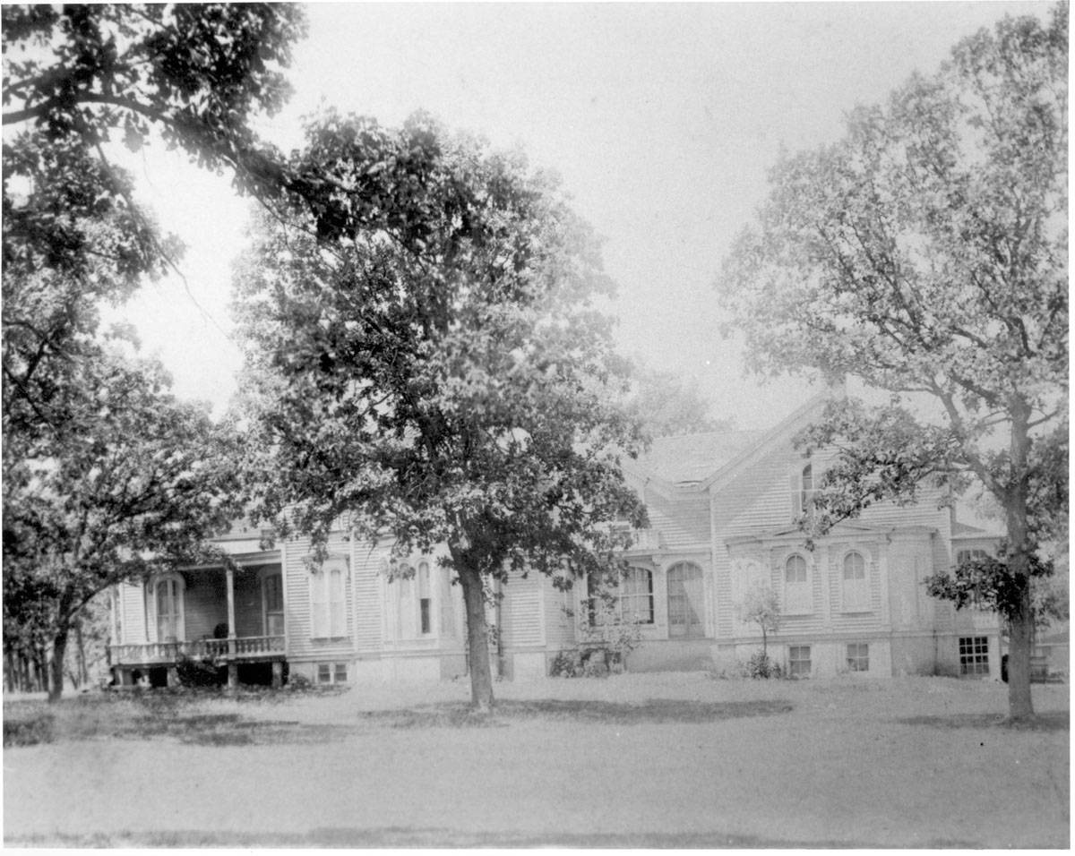 The Nestlerest building on Lake Zurich, Illinois — the former home of Isaac Willard Fox