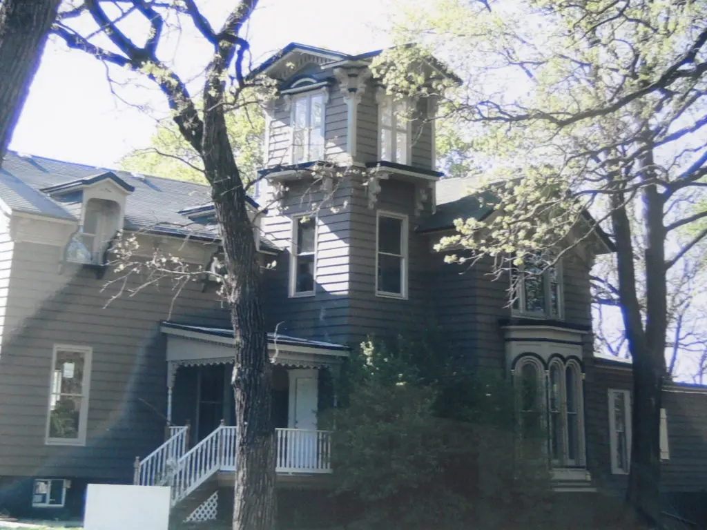 The Nestlerest property at Lake Zurich, showing the lakeshore setting of the Fox estate